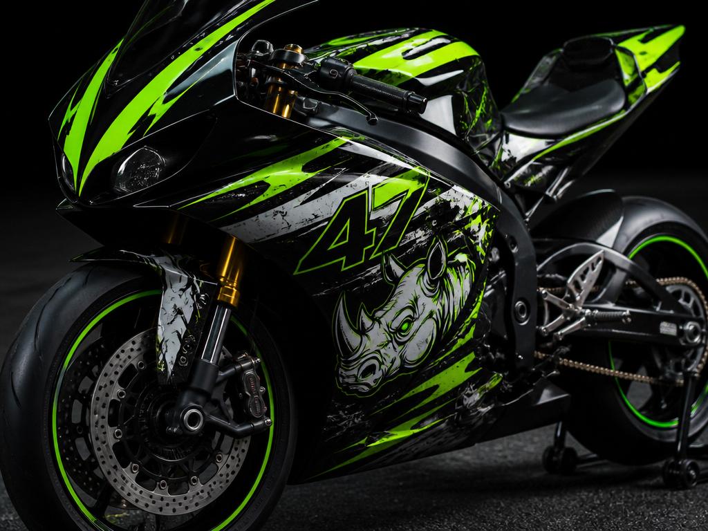 Moto esportiva com kit gráfico personalizado da Criva Motors